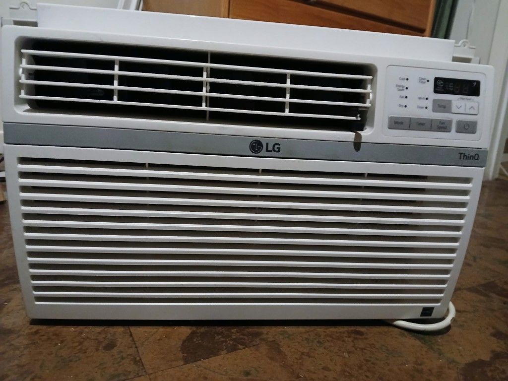 LG - 8, 000 BTU Window Air Conditioner with Wifi Controls - White