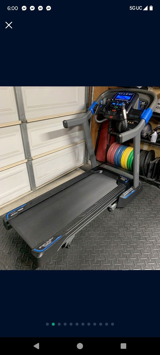 HORIZON 7.0 AT TREADMILL ( LIKE NEW & DELIVERY AVAILABLE TODAY)