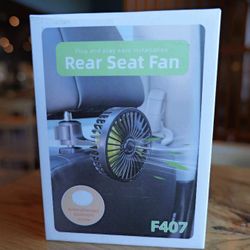 Car seat fan with adjustable bracket