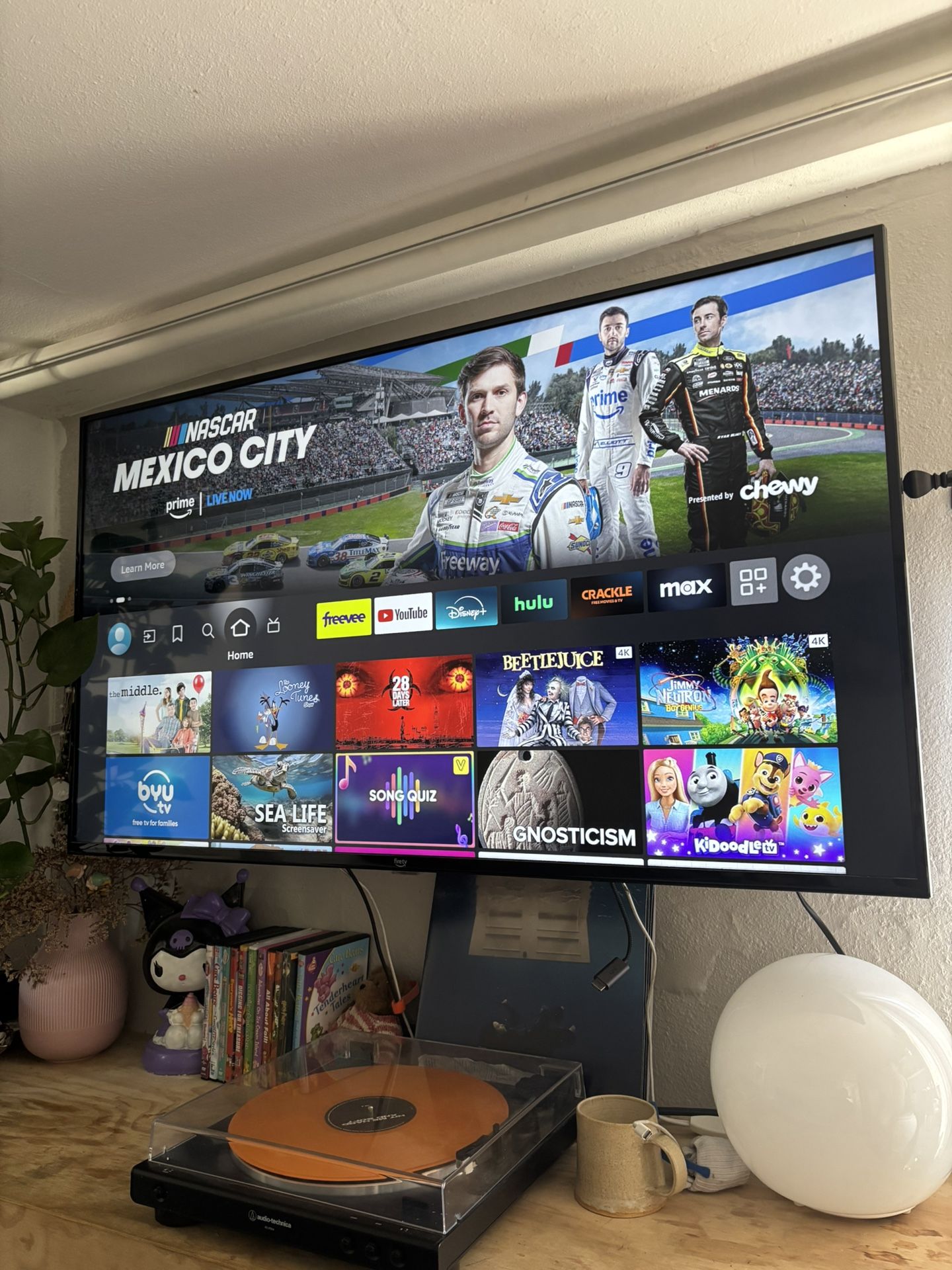 Amazon Fire TV 50" 4-Series, 4K UHD smart TV with Alexa Voice Remote Enhanced