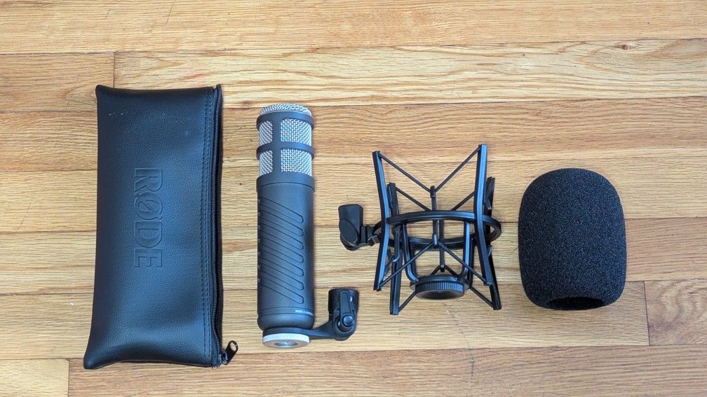 Rode Procaster Dynamic Microphone, Shock Mount & Pop Filter Windshield