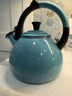Le Creuset Oolong Whistling Tea Kettle Teal Enamel On Steel 1.6 Qt