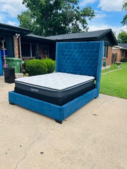 Beautiful Queen Size Bed + Mattress