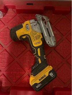 Dewait jigsaw and battery