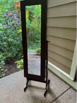 Jewelry cabinet