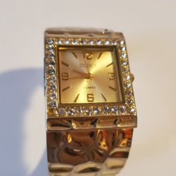 Faux Bling Watch Nugget Style Bracelet Band: Missing One Stud: Needs Batteries 