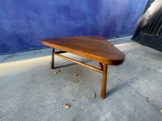 Coffee triangle Table by T.H. Robsjohn-Gibbings for Widdicomb, USA MID CENTURY MODERN