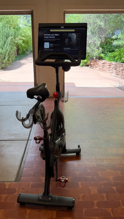 2018 Peloton Bike Like New with Upgraded Screen – Boulder, CO