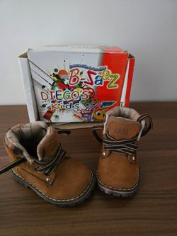 : New in Box (NIB)Size: 13 (Toddler / Little Kid)Color: Tan / Brown Suede Style with Plaid Lining