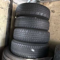 265 70 17 Bridgestone Set of 4 Used Super Clean Set