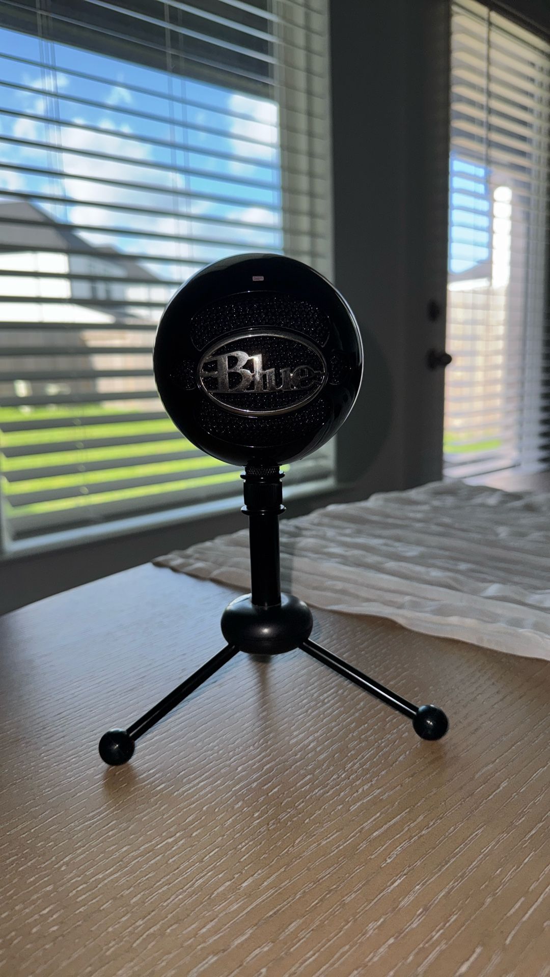 BLUE SNOWBALL