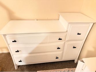 Changing Table / Dresser
