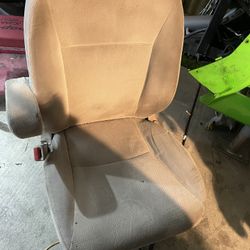 Seats Honda Civic seats came off of a 2002. I have the rare ones too color is beige.