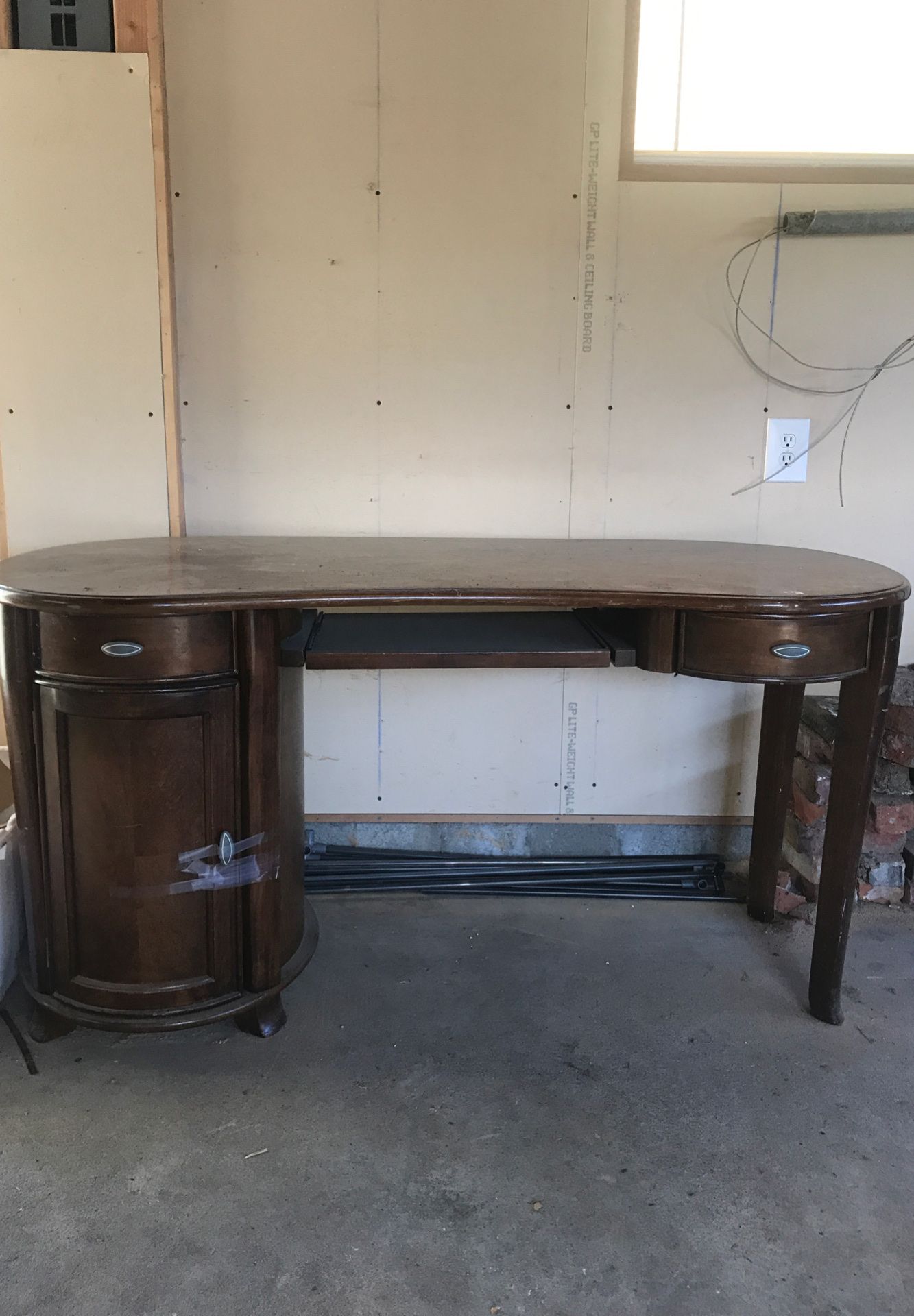 Free desk