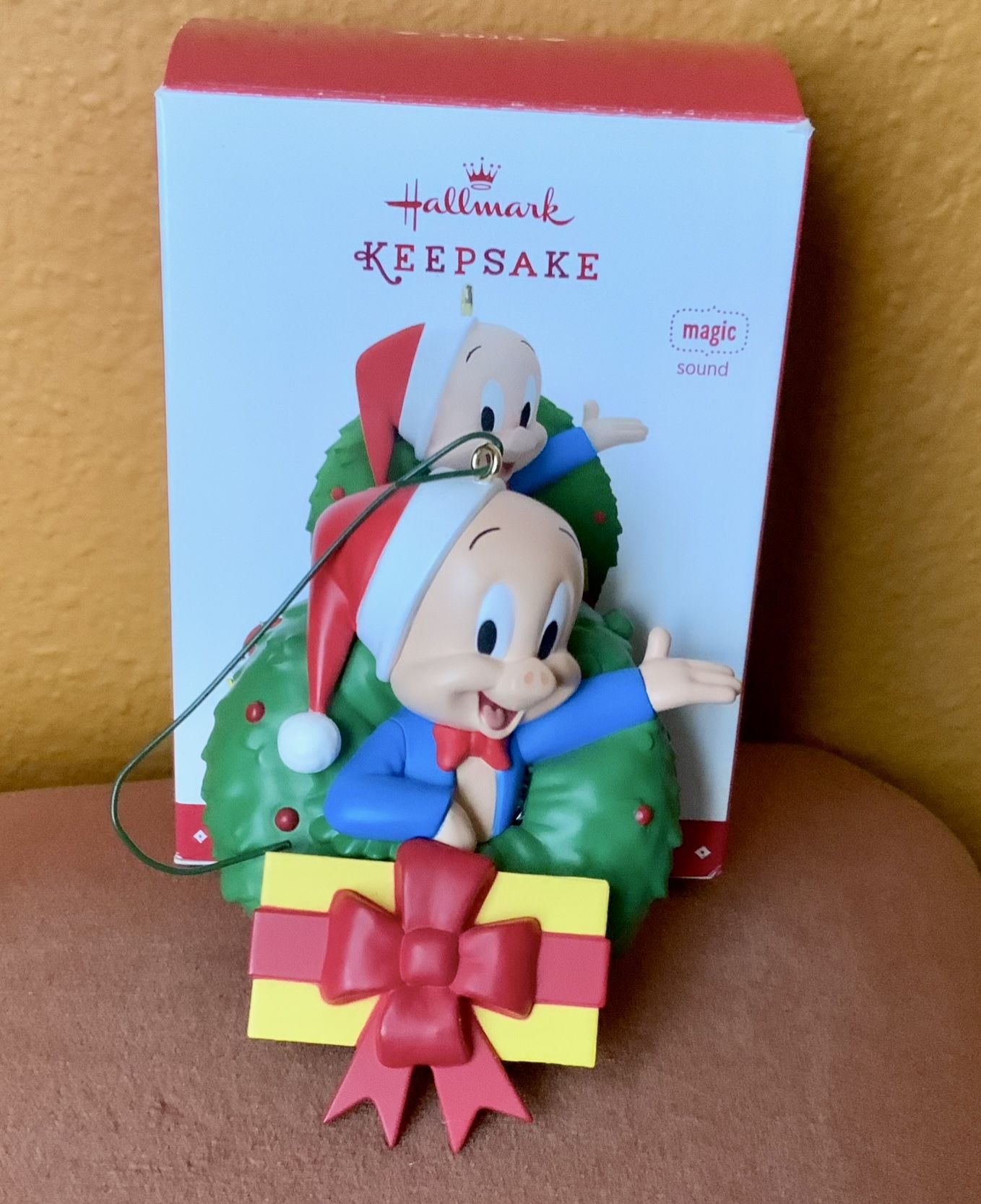 CHRISTMAS WB PORKY PIG WITH BOOTY ORNAMENT, GREAT GIFT