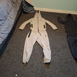 Nike Tech Youth Xl Hoodies 