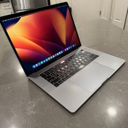 🚨🚨🚨 2017 MacBook 💻 Pro 2 TB Storage 15" w/ Charger 🔌 