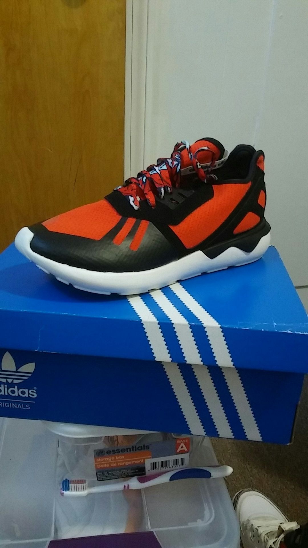 Adidas tubular size 8