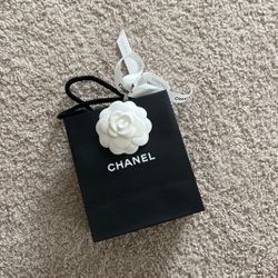 Chanel small shopping bag. Authentic 