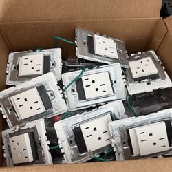 17 Outlets Legrand Like New