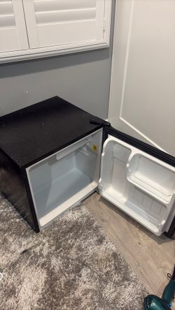 Mini fridge