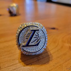 LAKERS CHAMPIONSHIP RING 