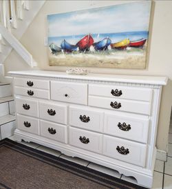 WHITE-DRESSER- EXCELLENT CONDITION DELIVERY AVAILABLE