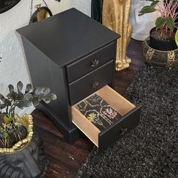 Refurbished 🍁🌷🪻🌹Nightstand/ Accent/ Side/ End  table