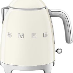 Smeg Kettle Cream Color 