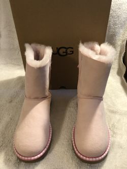 UGG BALEY BOW SIZE 6