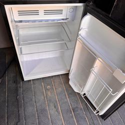 Mini Fridge 