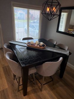 Dinning table and 6 chairs