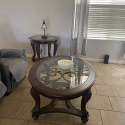 PICK UP TODAY !! 😊 COFFEE TABLE & End Table  BEAUTIFUL SET 
