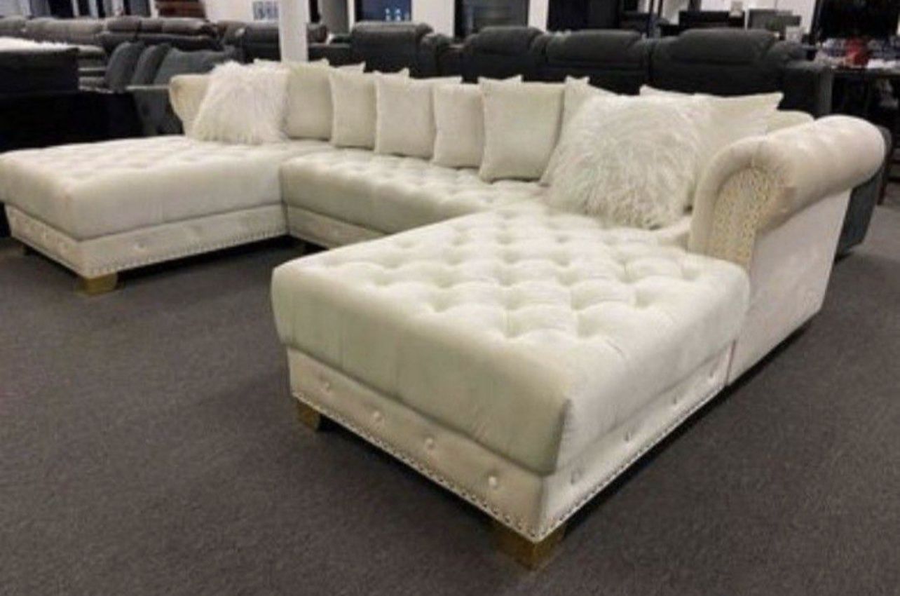 New cream double Chase sectional with ottoman set and free drop off Delivery