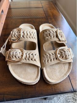 Cushionaire leather sandals W size 6.5- New