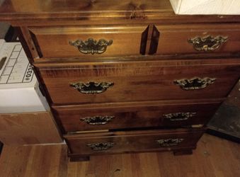 4 Drawer Dresser For Amazing Price!