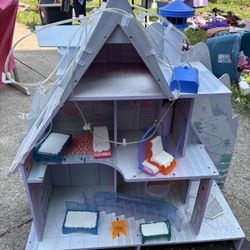 LOL Surprise Winter Disco Chalet  