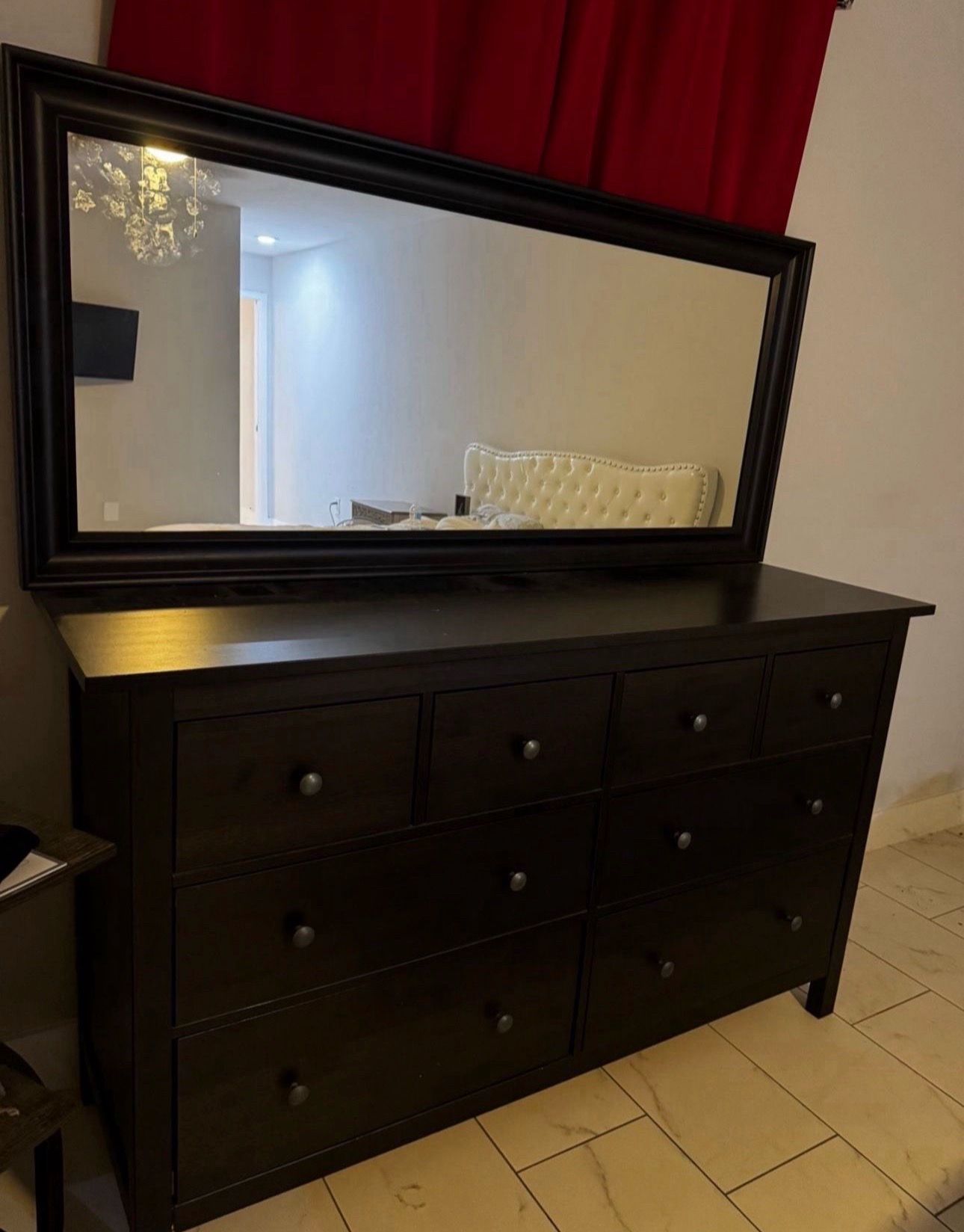 Dresser with Mirrow