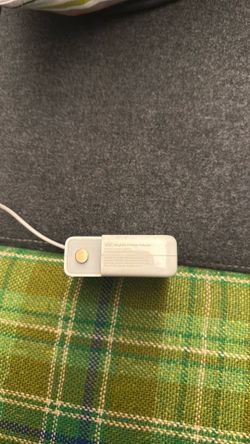 Apple charger (85 W )