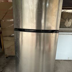 Frigidaire Refrigerator 