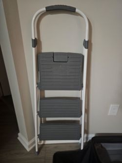 Cosco 3 step ladder