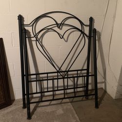 Black Wrought Iron Bed Frame w/ Hearts