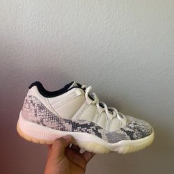 Jordan 11 low bone snakeskin  Size 10.5 