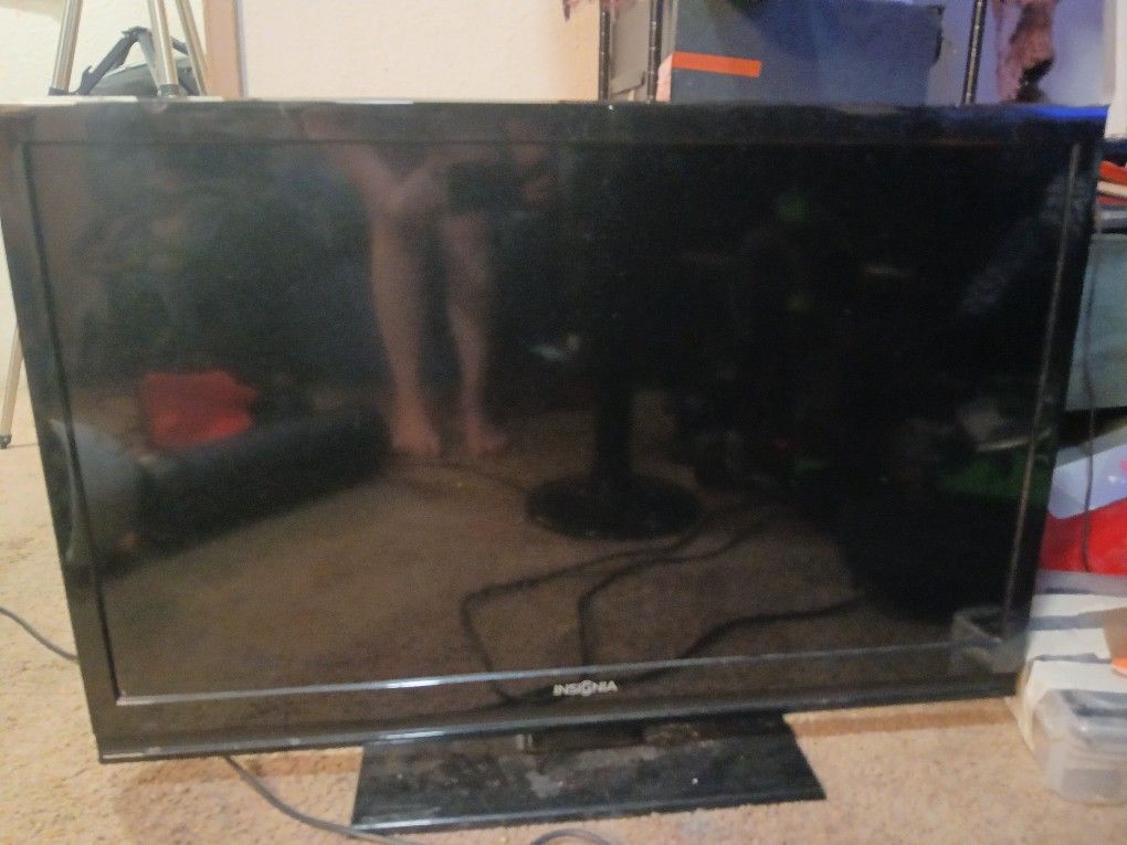 insignia 39" LCD tv