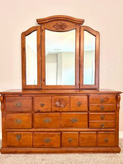 Solid Wood Traditional Dresser with Tri-Fold Mirror
