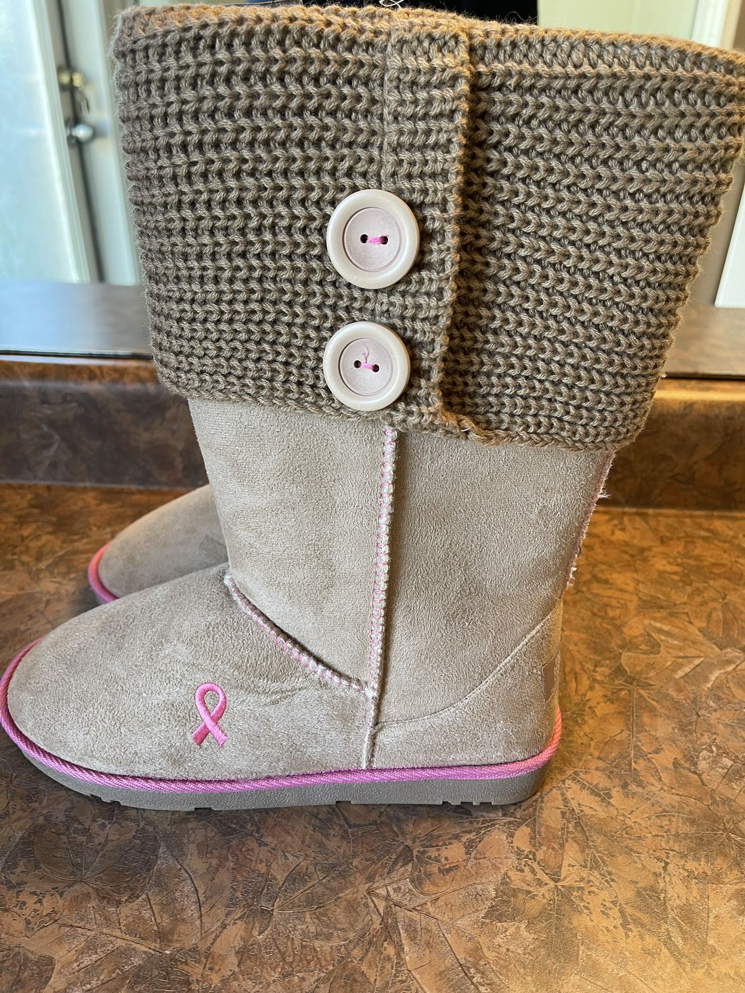 Boots… Faux Uggs . Size 9…… New