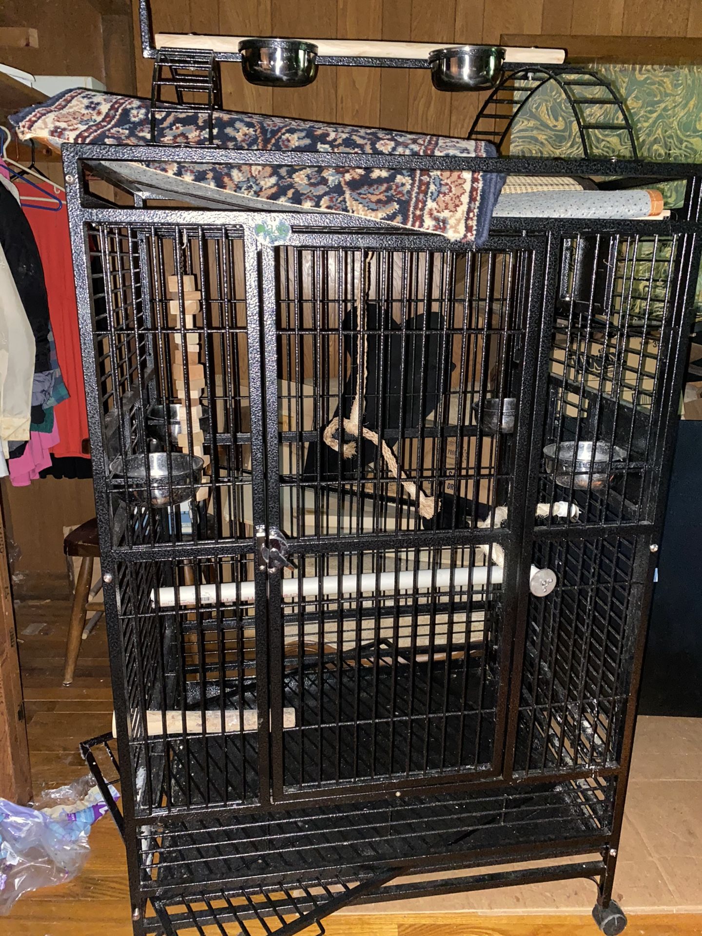Solid sturdy metal parrot cage
