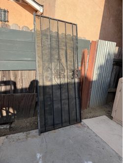 Iron Fence Door 36 x 80 in excellent condition pick up in Long Beach