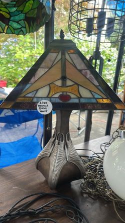 Tiffany-Style Stained Glass Table Lamp