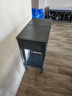 Excellent Condition Living Room Side Tables